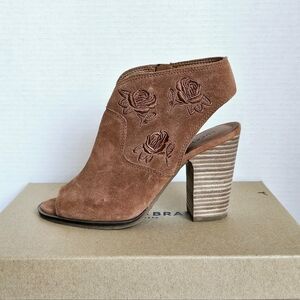 Lucky Brand Womens Booties 7.5 Listana Suede Rose Embroidered Sandle Peep